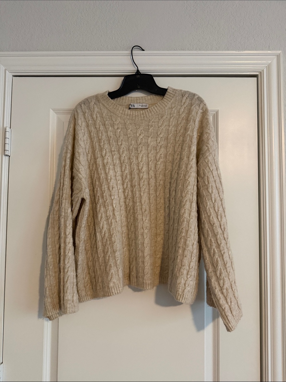 Zara Cream Cable Knit Crewneck Sweater Size Medium